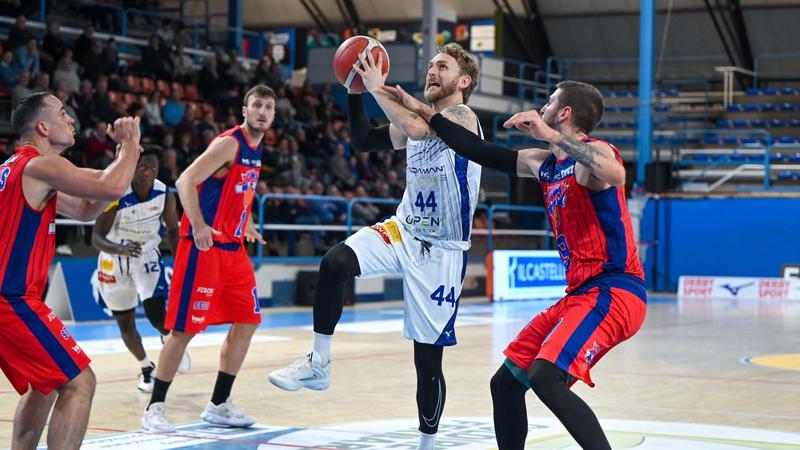 Basket Serie B: oggi alle 18. La vigilia di coach Benedetto. Adamant, si parte con Mantova: 