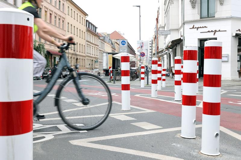 „Erschweren uns die Arbeit“: Was die Berliner Feuerwehr über Poller sagt