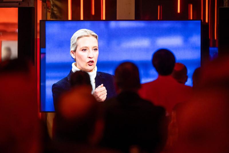 „Nichts als heiße Luft“ – Alle gegen Alice Weidel