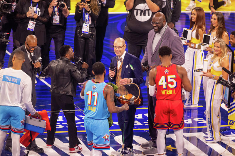 Bizarre tribute sucks all the oxygen out of NBA All-Star Game