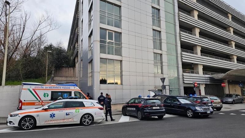 Salerno, studente di 27 anniÂ si lascia cadere nel vuotoÂ e muore all'universitÃ :Â non sosteneva piÃ¹ esami