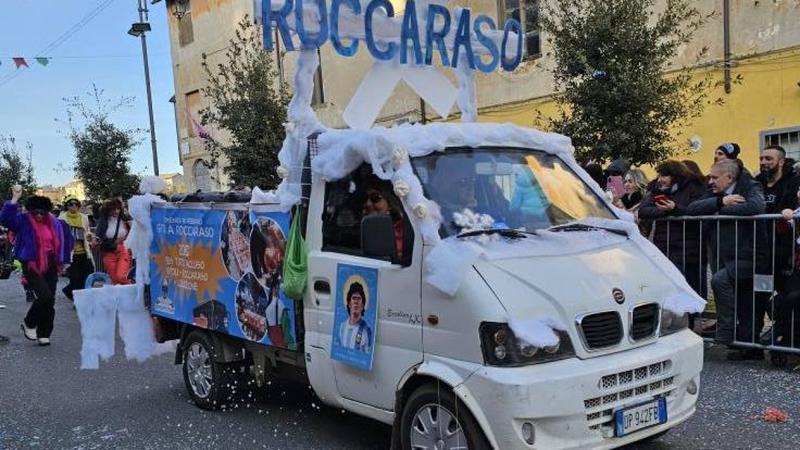 Il Â«caso RoccarasoÂ» diventaun carro allegorico e sfila al Carnevale di Ronciglione VD