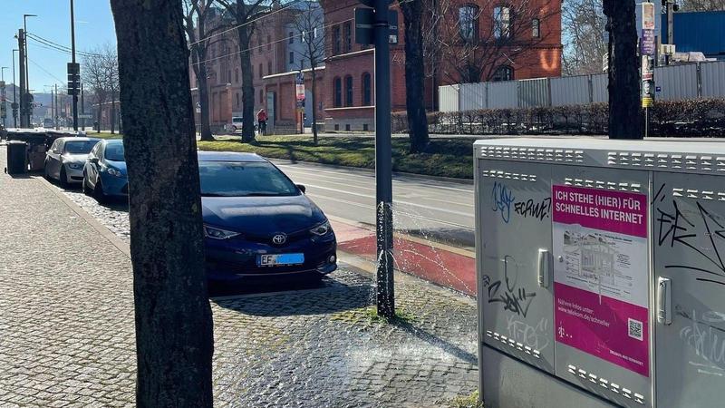 Erfurter Straßenlaternen spenden plötzlich Wasser