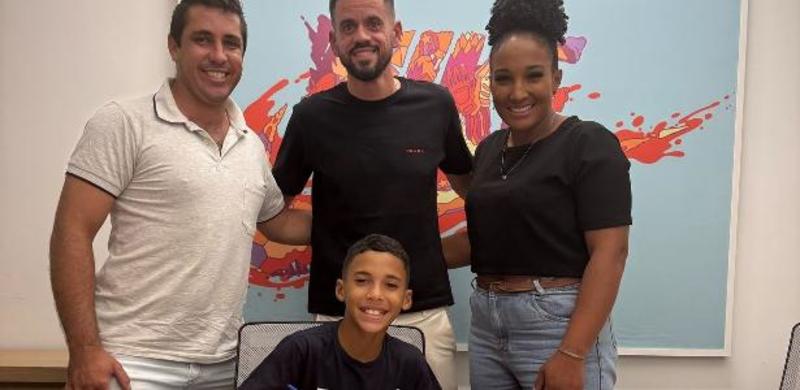 Jovem da base do Palmeiras bate recorde de Estêvão em contrato com a Nike