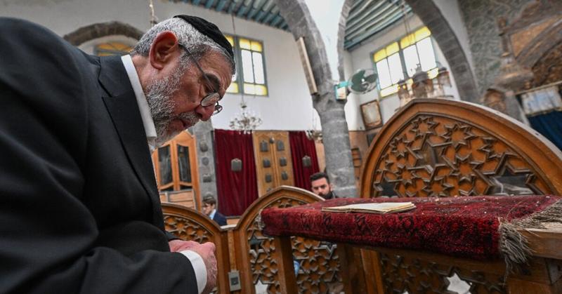 Syrian Jews say held first group prayer in decades in Damascus synagogue