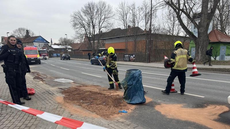 Mühlhausen: Welche Gefahr geht vom blauen Fass auf der Bundesstraße aus?