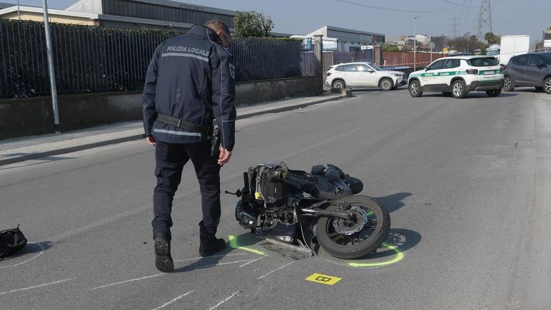 San Giuliano Milanese: scontro fra auto e moto, gravissimo il centauro