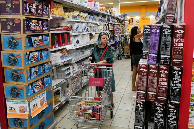 Israel launches campaign to fine retail chains failing to display prices on products