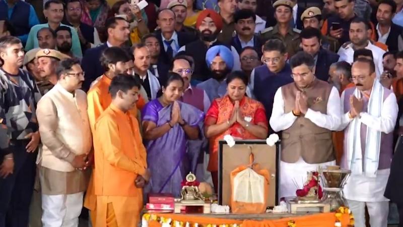 Delhi CM Rekha Gupta performs Yamuna Aarti at Vasudev Ghat, ministers accompany her