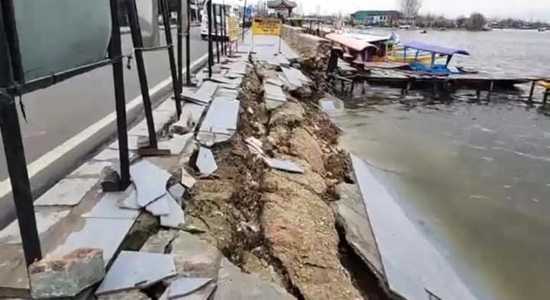 Portion of pathway caves in on Boulevard in Srinagar