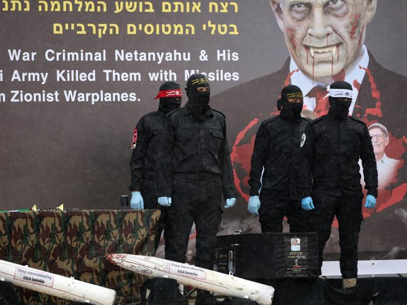 Le bare chiuse a chiave e Netanyahu vampiro. È l'ultimo inno all'odio dei terroristi islamici