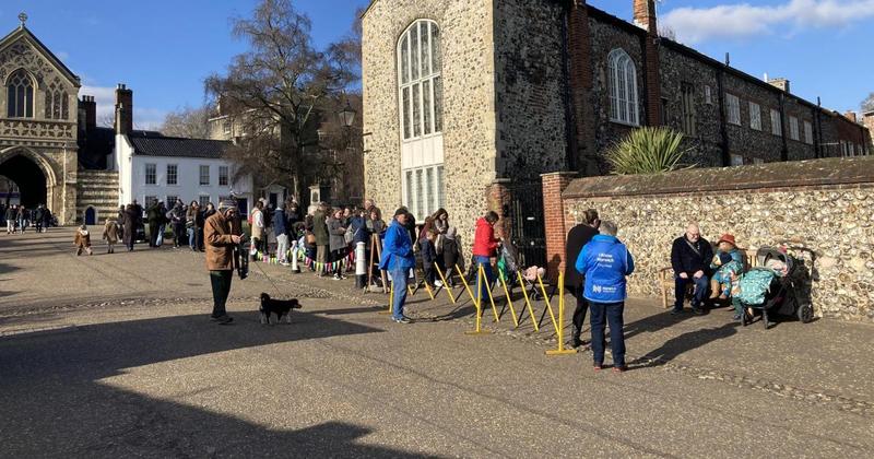 New Paddington Bear statue attracts huge queues at historic venue