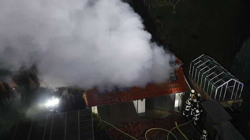 Nächtlicher Garagenbrand im Eichsfeld hält Feuerwehr auf Trab