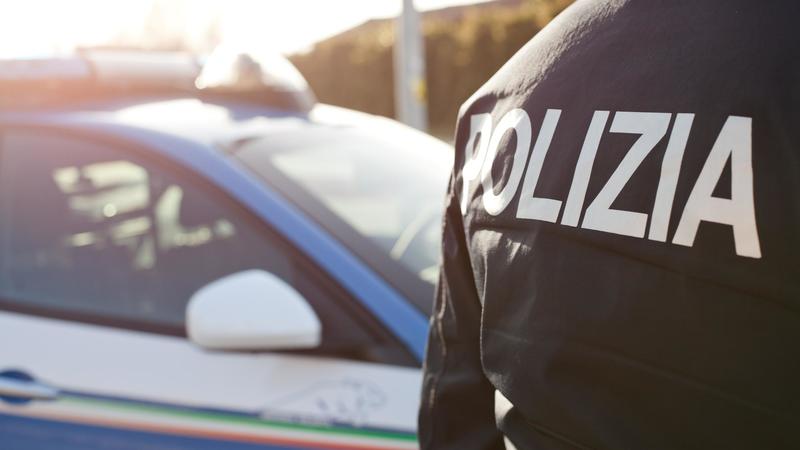 Poliziotta trans pestata a sangue in un locale di Trento. “Erano tre ultrà”