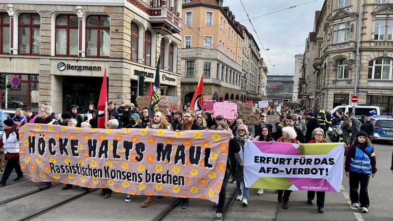 Tausende demonstrieren in Erfurt gegen Rechts