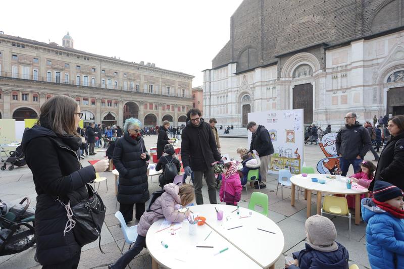 Il laboratorio in piazza Maggiore: così Bologna ricorda Marino Golinelli