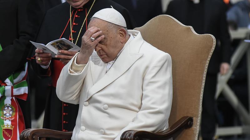 Angoscia per il Papa, si è aggravato. Bergoglio in prognosi riservata: “Condizioni critiche”