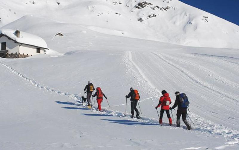 Lizzola, pugno duro sulla neve: piste vietate a ciaspolatori e scialpinisti. “Ci sono troppi maleducati”