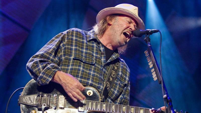 L’infaticabile Neil Young raccontato da Massimo Buda e Mauro Sampedro