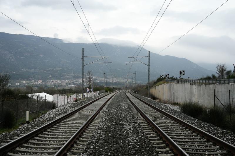 Και τα τρένα περνούν