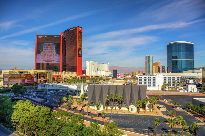 Guests report waits of up to 7 hours due to Vegas Strip hotel meltdown