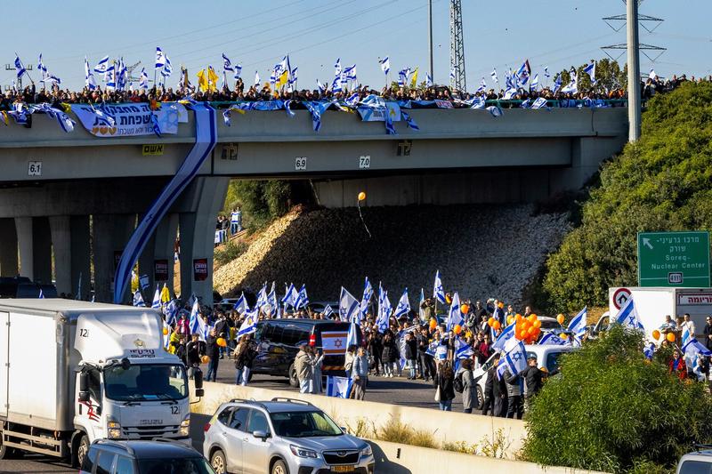 With orange balloons and cries of ‘sorry,’ masses line route of Bibas funeral procession