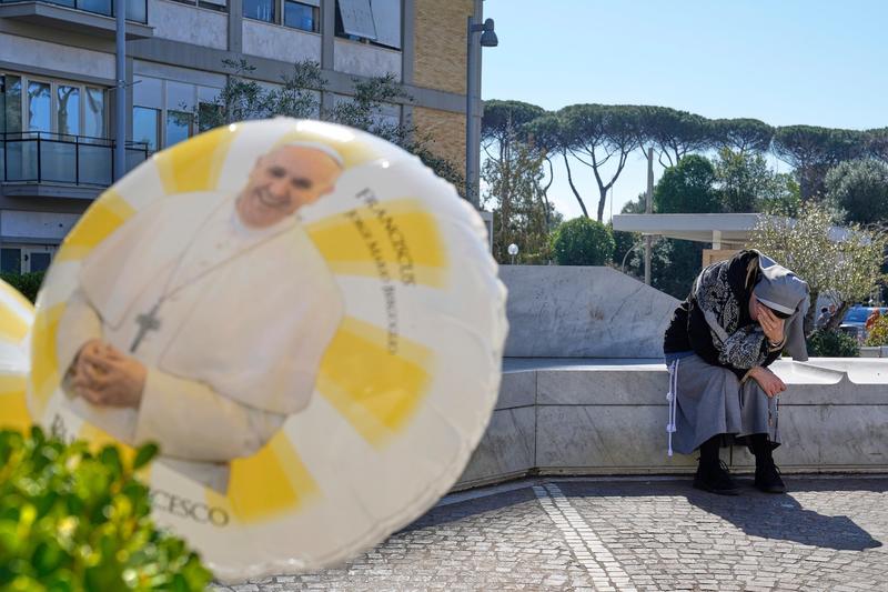 Pope up and stable, no longer on ventilation after pneumonia scare