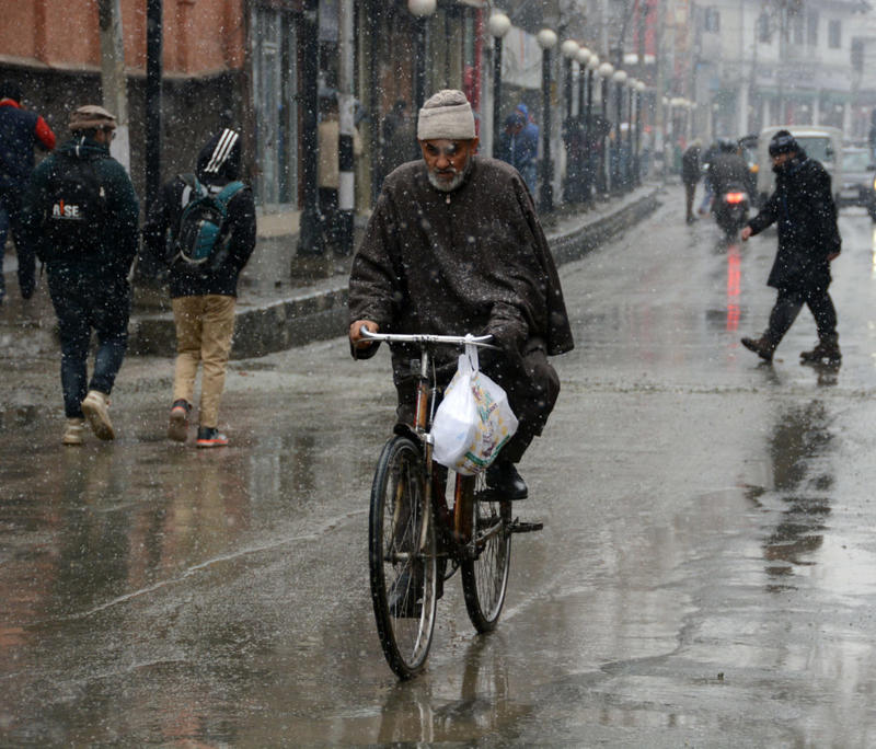 Weather Forecast: Light to Moderate Rain, Snow Expected Across J&K Today