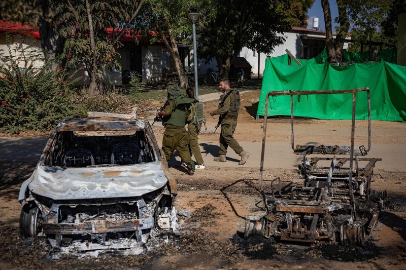 Civilians, police stopped 1st wave of terrorists at Nahal Oz; IDF arrived 7 hours later