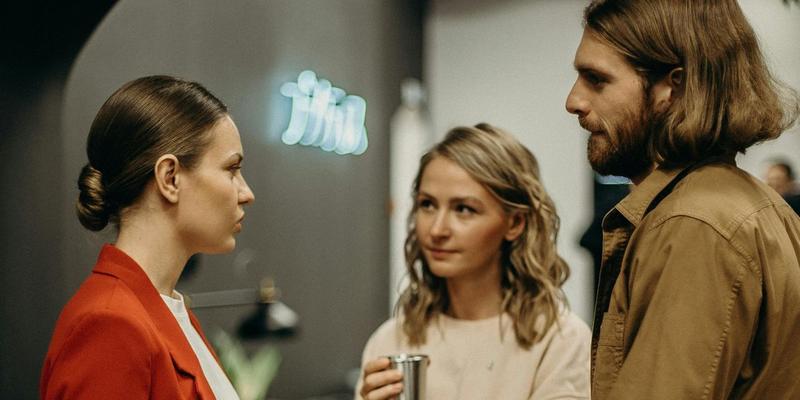 Stop struggling with small talk by using the easy 'FLIP method'