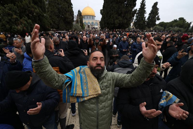 90,000 Muslim worshipers pray peacefully at Al-Aqsa on first Friday of Ramadan