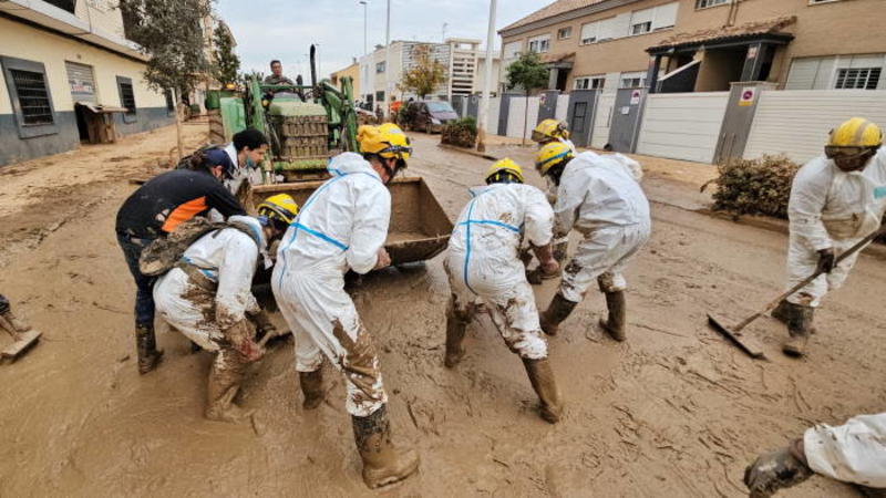 No llegan los 360 euros prometidos por Mazón para los afectados de los ERTE por la DANA