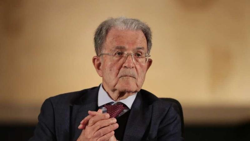 Prodi e il sì al riarmo «necessario». La distanza da Schlein nel Pd diviso