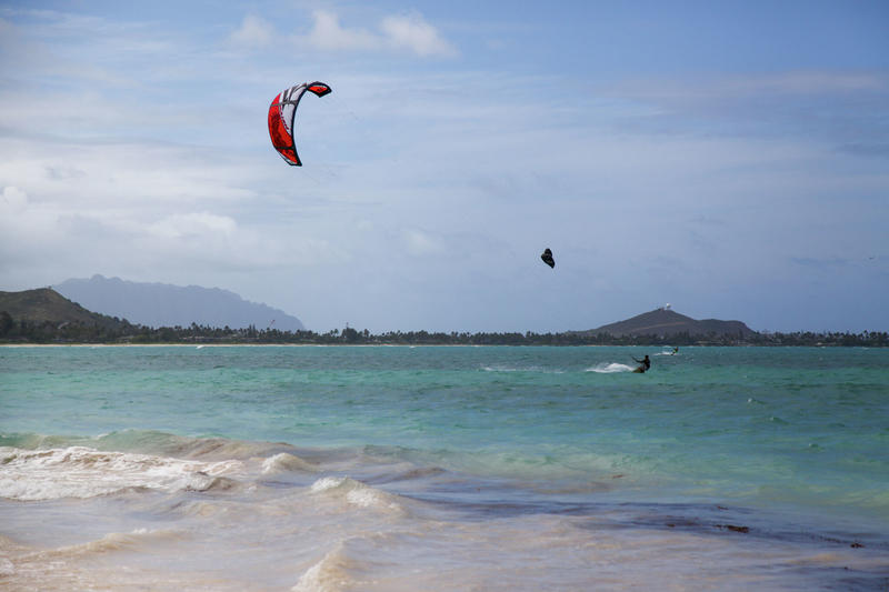 Calif. man dies after being found unresponsive at busy Hawaii beach