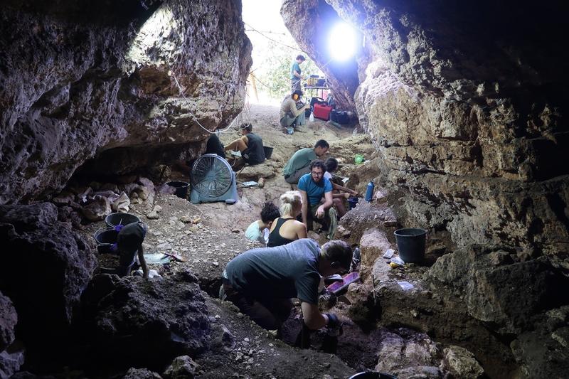 Sapiens and Neanderthals coexisted in prehistoric Israel, rare cave burials show