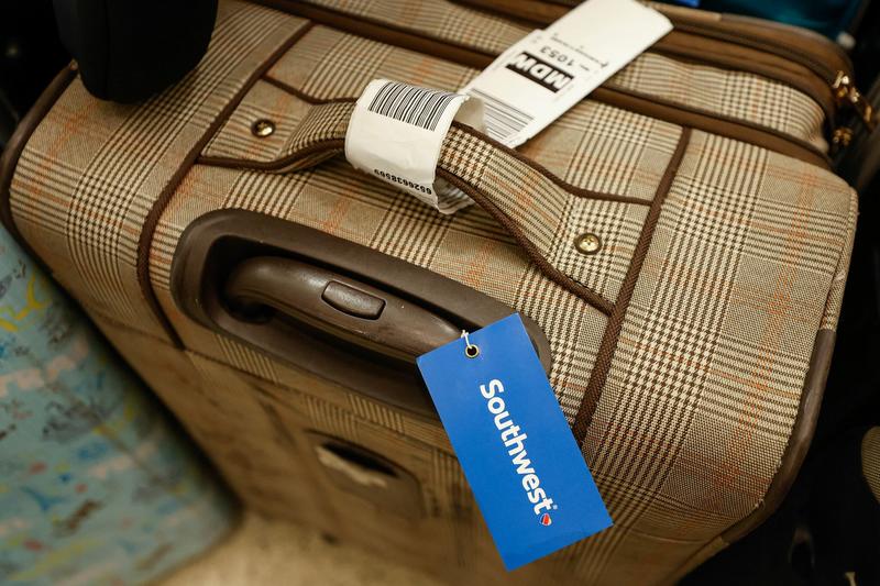 Southwest sets date to begin charging for checked bags