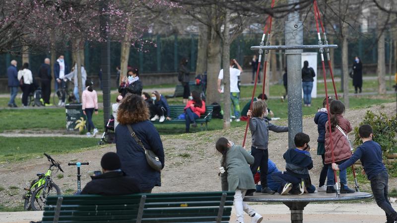 Milano, donna uccisa da un bambino di cinque anni in bicicletta: il giudice archivia