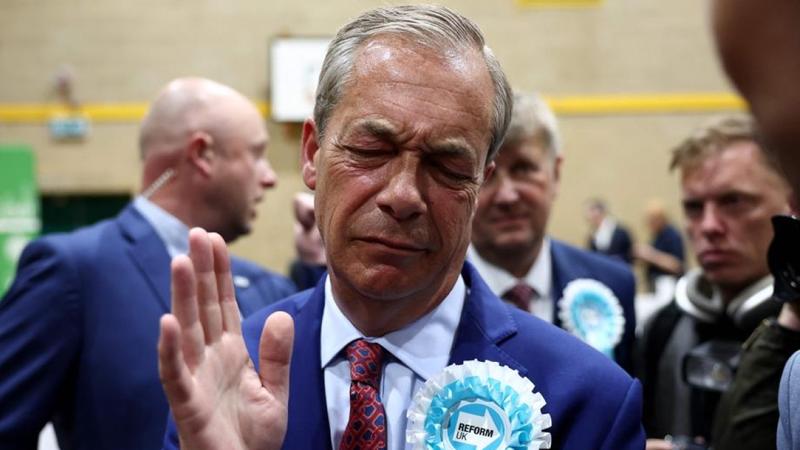 Nella destra di Farage rissa con Lowe (e Musk)