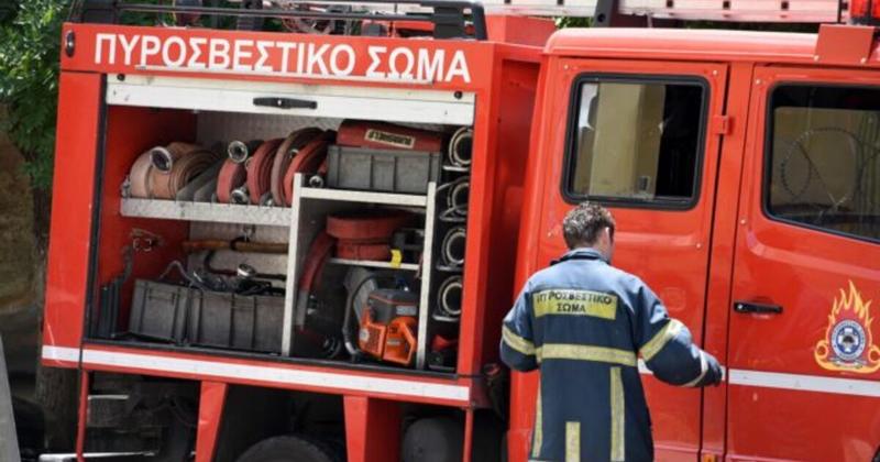 Μεγάλη φωτιά σε διαμέρισμα στο Παγκράτι - Απεγκλωβίστηκαν άνθρωποι από το κτίριο