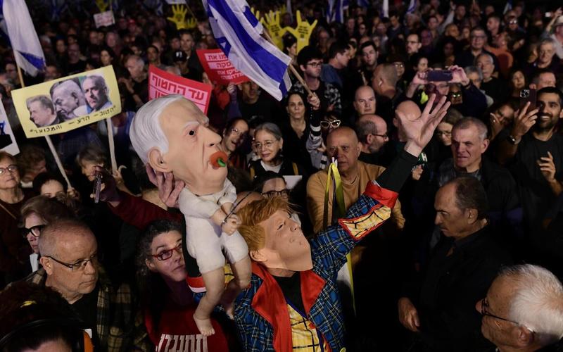 Over 40,000 in Tel Aviv protest Netanyahu over move to fire Shin Bet chief