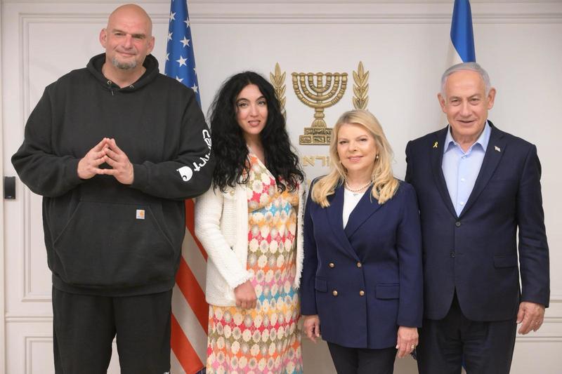 Netanyahu gifts silver-plated pager to visiting US Senator Fetterman