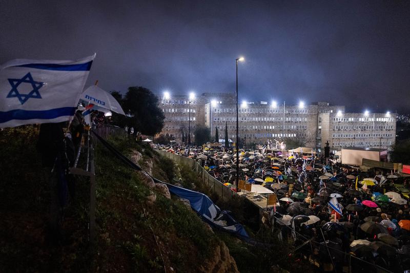 ‘War of survival’: Thousands rally in rain as cabinet meets to oust Shin Bet head